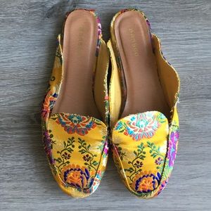 Patterned mules